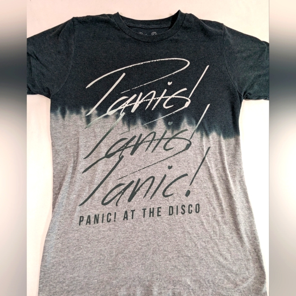 Manhead PANIC! At The Disco Gradient Color Black and Grey Tee XL